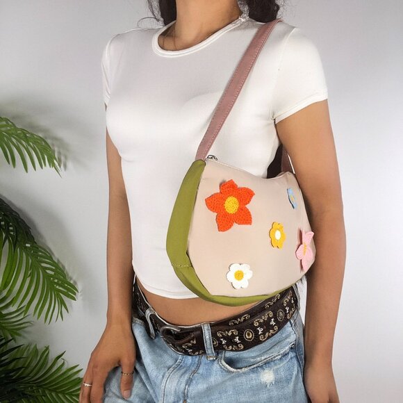 Vintage 90s Style Floral Crochet Embroidered Cottagecore Handbag Zipper Closure - Picture 2 of 6